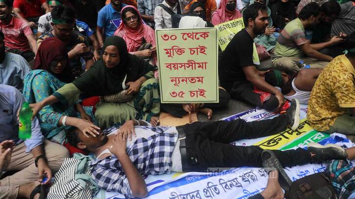 সরকারি চাকরিতে প্রবেশের বয়সসীমা বাড়ল ২ বছর সরকারি চাকরিতে প্রবেশের বয়সসীমা বাড়ল ২ বছর