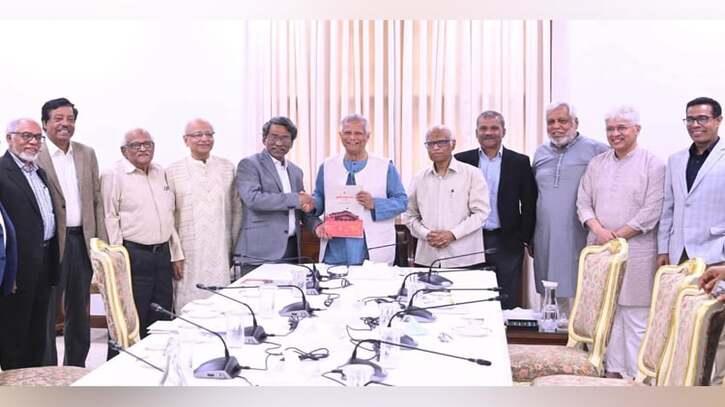জুলাই সনদ বাস্তবায়নের সুপারিশ প্রধান উপদেষ্টার কাছে হস্তান্তর জুলাই সনদ বাস্তবায়নের সুপারিশ প্রধান উপদেষ্টার কাছে হস্তান্তর