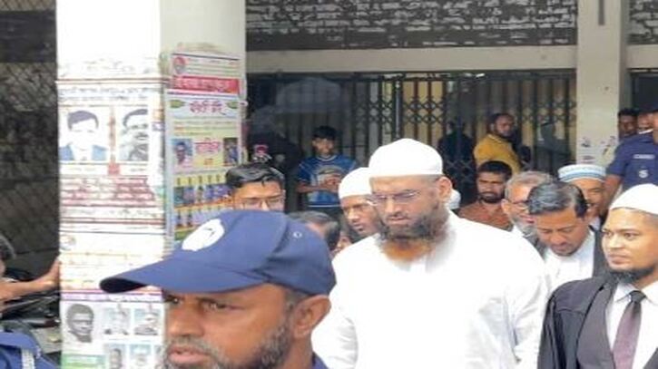 ধর্ষণ মামলায় খালাস পেলেন মামুনুল হক ধর্ষণ মামলায় খালাস পেলেন মামুনুল হক