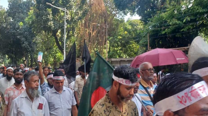 বিক্ষোভ শেষে শহীদ মিনারে ফিরলেন এমপিওভুক্ত শিক্ষকরা বিক্ষোভ শেষে শহীদ মিনারে ফিরলেন এমপিওভুক্ত শিক্ষকরা