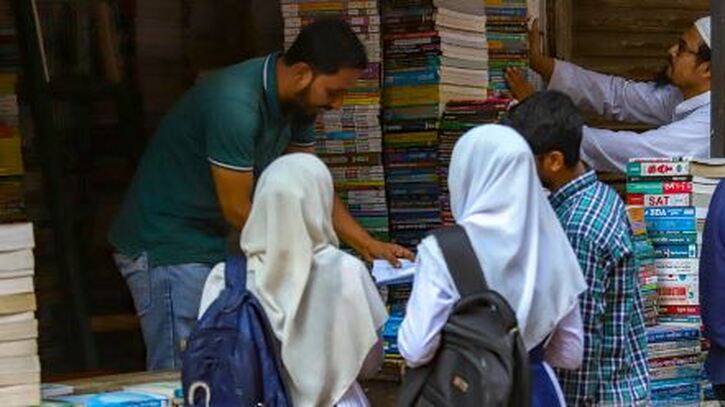নোট-গাইডের বিরুদ্ধে ‘কঠোর অবস্থানে’ সরকার: এনসিটিবি চেয়ারম্যান নোট-গাইডের বিরুদ্ধে ‘কঠোর অবস্থানে’ সরকার: এনসিটিবি চেয়ারম্যান