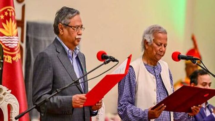 ‘সবার সরকার’ গড়ার প্রতিশ্রুতি দিয়ে ইউনূস সরকারের যাত্রা ‘সবার সরকার’ গড়ার প্রতিশ্রুতি দিয়ে ইউনূস সরকারের যাত্রা