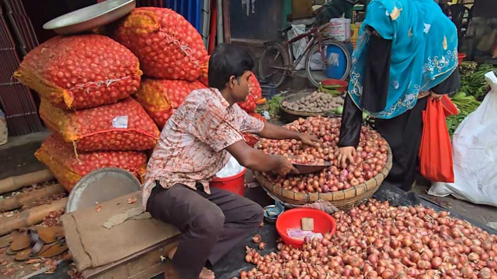পেঁয়াজের হঠাৎ মূল্যবৃদ্ধি, আমদানির অনুমতি দিতে পারে সরকার