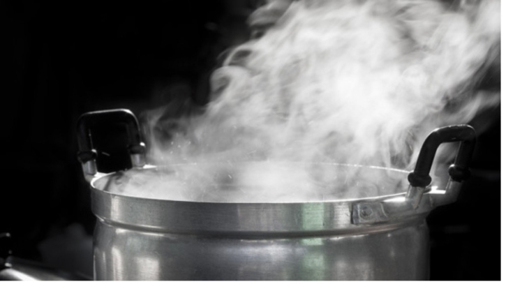 শীতে গরম পানি দিয়ে গোসল