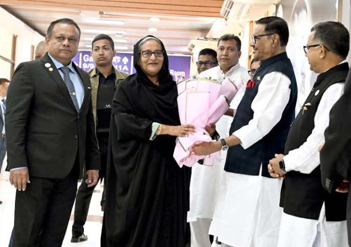 প্রধানমন্ত্রী সৌদি আরব থেকে দেশে ফিরেছেন প্রধানমন্ত্রী সৌদি আরব থেকে দেশে ফিরেছেন