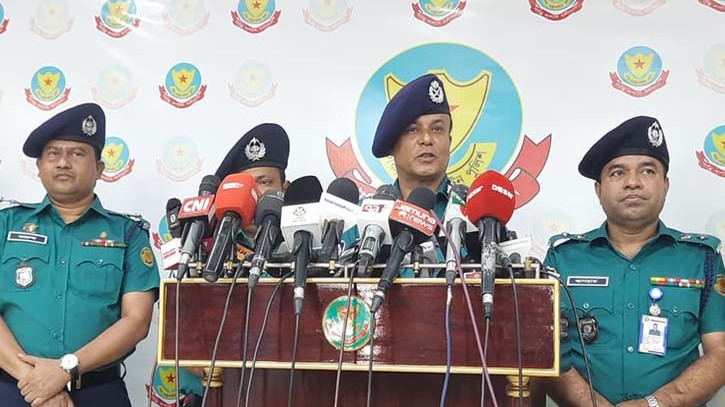 কোটা নিয়ে আন্দোলন: জনদুর্ভোগ হলে ‘ব্যবস্থা’, হুঁশিয়ার করল পুলিশ কোটা নিয়ে আন্দোলন: জনদুর্ভোগ হলে ‘ব্যবস্থা’, হুঁশিয়ার করল পুলিশ