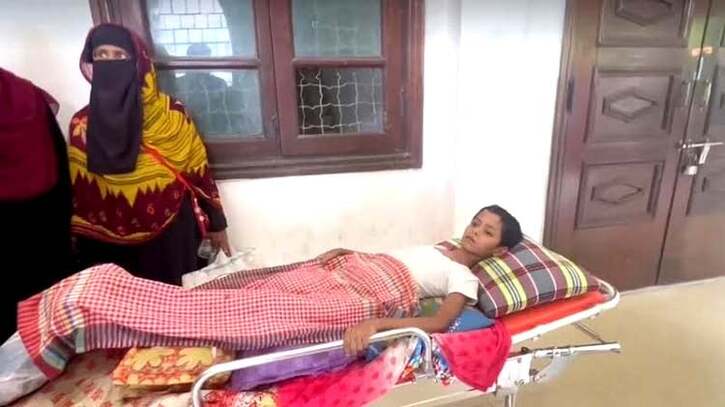 স্ট্রেচারে করে দেয়ালচাপায় পা হারানো শিশু রাসেল হাইকোর্টে, ক্ষতিপূরণ চেয়ে রিট স্ট্রেচারে করে দেয়ালচাপায় পা হারানো শিশু রাসেল হাইকোর্টে, ক্ষতিপূরণ চেয়ে রিট