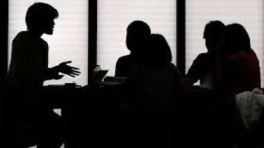 সহকর্মীকে বন্ধু ভেবে যে কথাগুলো বলবেন না