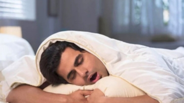 যে ভিটামিনের অভাবে সারা দিন ঘুম পায়