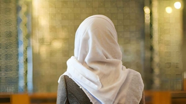 আজানের সময় নারীদের মাথা ঢেকে রাখা কি জরুরি?