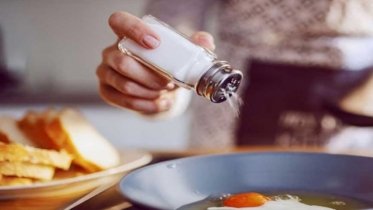 রোজা অবস্থায় তরকারির লবণ চেখে দেখা যাবে?