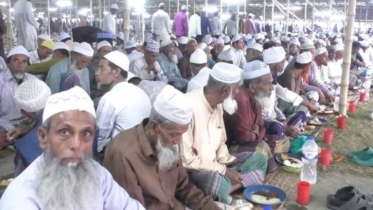 ৯০ বছর ধরে ইফতার আয়োজনের ঐতিহ্য!