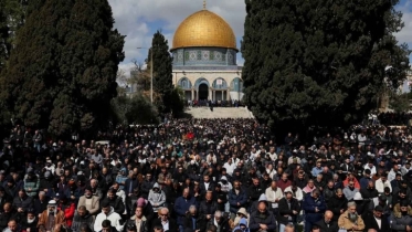 মসজিদুল আকসায় এক লাখ ফিলিস্তিনির রমজানের দ্বিতীয় জুমা আদায়