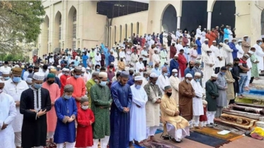 মাহে রমজানের তৃতীয় জুমায় জাতীয় মসজিদে মুসল্লিদের ঢল