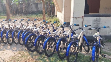 ৪০ দিন জামাতে নামাজ আদায়ে বাইসাইকেল পেল ১৪ শিশু