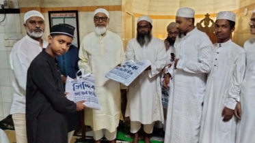 ৪০ দিন তাকবিরে উলার সঙ্গে নামাজ পড়ে পুরস্কার পেলেন ২৯ জন