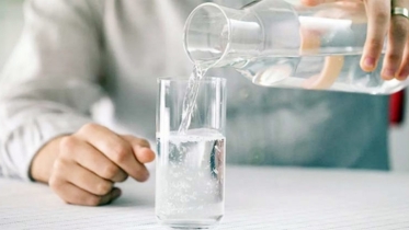শীতকালে পানি কম পানে কী ঝুঁকি, যা বলছেন বিশেষজ্ঞরা