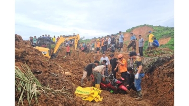 বন্যা কেড়ে নিয়েছে ইন্দোনেশিয়ার অনেকের মাথা গোঁজার ঠাঁই