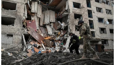 তীব্র শীতের মধ্যে ইউক্রেনে আবারো রাশিয়ার ভয়াবহ হামলা, নিহত ২