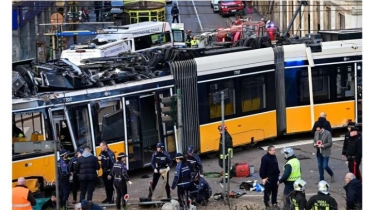 ইতালিতে ট্রাম লাইনচ্যুত হয়ে নিহত ১, আহত ২০