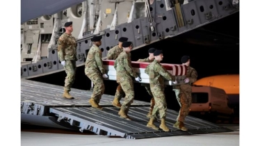 ইরান যুদ্ধে নিহত ৭ম মার্কিন সেনার মরদেহ গ্রহণে ভ্যান্স–হেগসেথ