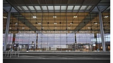 বার্লিন বিমানবন্দরে সাময়িকভাবে উড্ডয়ন-অবতরণ বন্ধ