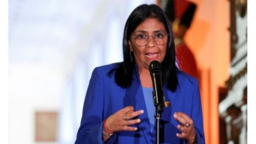 ভেনেজুয়েলার নেত্রীর প্রথম বিদেশ সফর হঠাৎ বাতিল