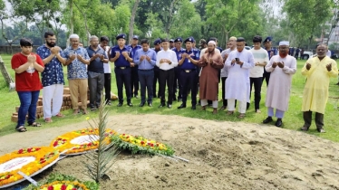 মাহরীন চৌধুরীর কবরে জেলা প্রশাসনের শ্রদ্ধা