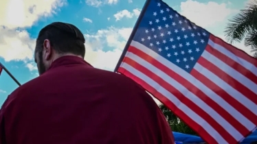 ভেনেজুয়েলার তেলে নিষেধাজ্ঞা প্রত্যাহার, ট্রাম্পের সম্ভাব্য সফর