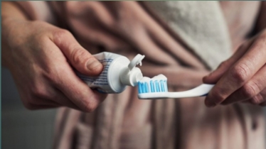 রাতে দাঁত ব্রাশ না করলে বেড়ে যায় হৃদরোগ ও অকাল মৃত্যুর ঝুঁকি