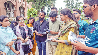 প্রচারপত্র বিলি ও কুশল বিনিময়ে ডাকসু নির্বাচনের তৃতীয় দিন
