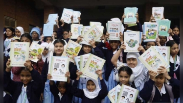 সব বই পাচ্ছে প্রাথমিক পড়ুয়ারা, মাধ্যমিকে ‘মুখ গোমড়া’