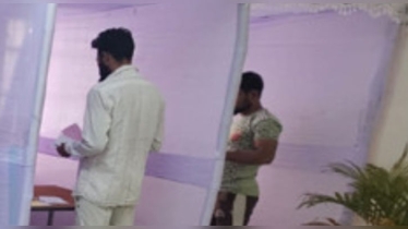 বুথে পোস্টাল ব্যালটে ভোট দিলেন কারাবন্দিরা