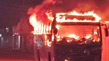 ময়মনসিংহে দাঁড়িয়ে থাকা বাসে আগুন, দগ্ধ হয়ে একজনের মৃত্যু