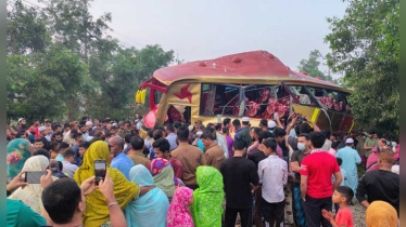 কুমিল্লায় ট্রেন-বাস সংঘর্ষে নিহত ১২: দুই গেটম্যান বরখাস্ত