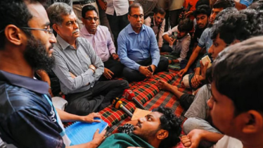 কুয়েট ক্যাম্পাসে শিক্ষা উপদেষ্টা, অনশনে অনড় শিক্ষার্থীরা