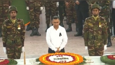 দাফনের পর খালেদা জিয়াকে সশস্ত্র বাহিনীর গার্ড অব অনার