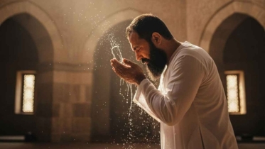 প্রশ্নঃ   আসসালামুআলাইকুম ওয়া রাহমাতুল্লাহ, হযরত আমার ঘন দাড়ি।