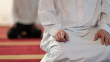 প্রাণীর ছবিযুক্ত পোশাক পরে নামাজ শুদ্ধ হবে কি?