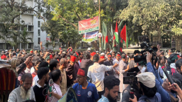 হাদিকে গুলি: তিন দাবিতে সচিবালয়ে ডাকসু নেতারা