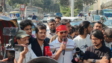 হাদিকে গুলি: স্বরাষ্ট্র উপদেষ্টার পদত্যাগ দাবিতে শাহবাগ অবরোধ