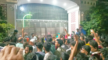 আইভীর বাড়িতে পুলিশ, অনুসারীদের জটলা