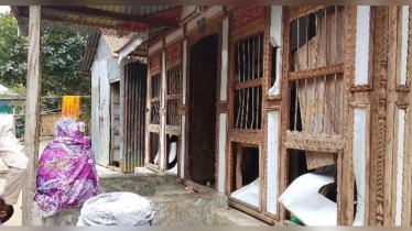 ‘জাল ভোট’ নিয়ে ‘বিএনপি-জামায়াত’ সংঘর্ষে ৪০ বাড়ি ভাঙচুর