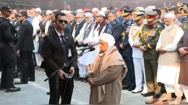 খালেদা জিয়ার জানাজা পড়ালেন বায়তুল মোকাররমের খতিব