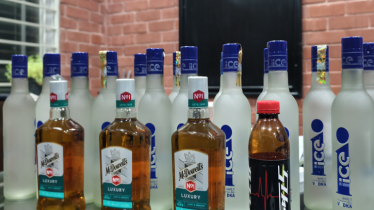 হল থেকে মদ জব্দ: জাবি শিক্ষার্থী এক বছরের জন্য বহিষ্কার