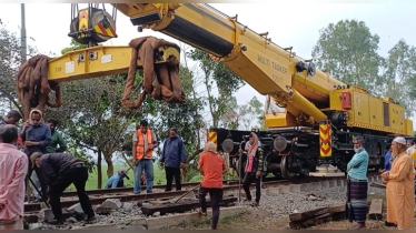 ‘নীলসাগর’ দুর্ঘটনা: ট্রেন চলাচল শুরুর অপেক্ষা