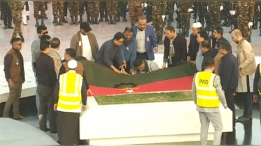 স্বামীর পাশে সমাহিত খালেদা জিয়া