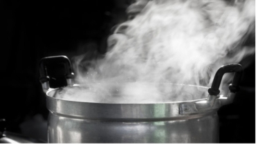 শীতে গরম পানি দিয়ে গোসল