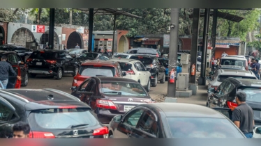 ‘ব্যাংক বন্ধ থাকায়’ তেল সংকট, বলছেন পাম্প মালিকরা