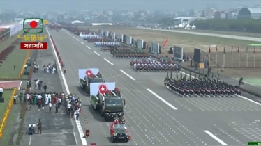 বর্ণাঢ্য কুচকাওয়াজে স্বাধীনতার উদ্‌যাপন